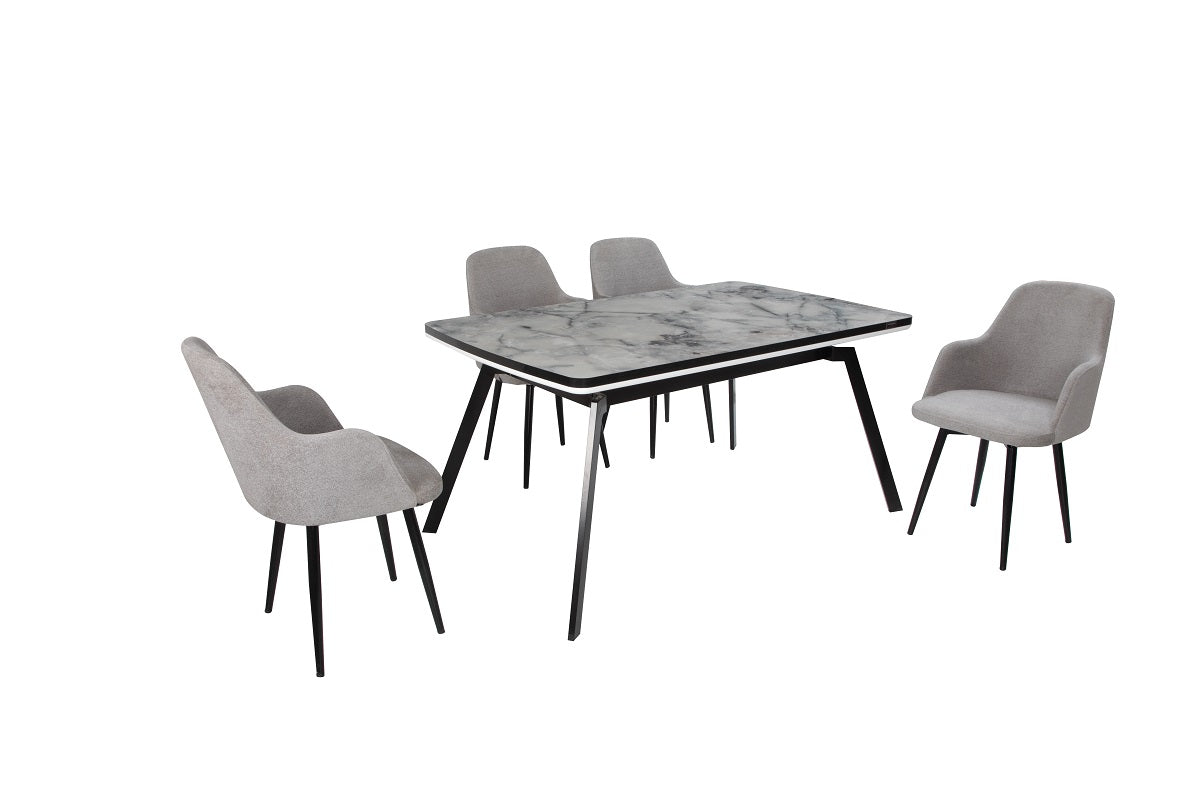 Newa Esstisch rechtseckig mit schwarzen Beinen und einer Platte aus Holz