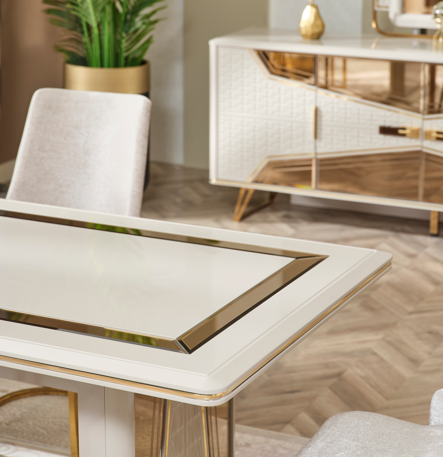 Milano Esszimmer, luxuriös, klassisch, Hochglanz, Gold , auch Couchtisch und TV-Schrank