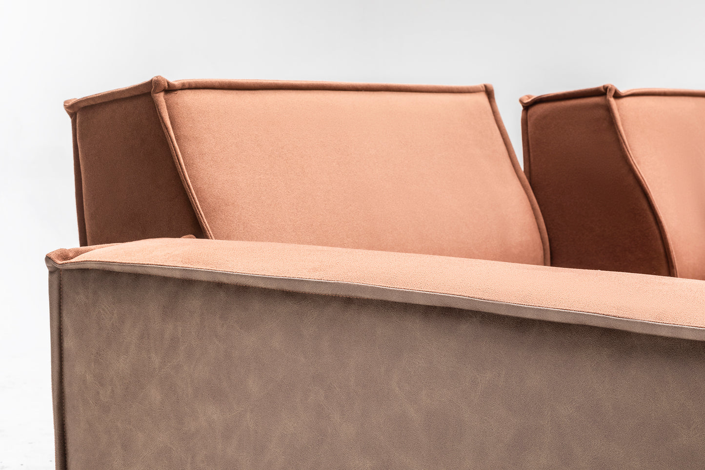 Azero-Ecksofa; modern, elegant und hochwertig, Metallbeine, verstellbarer Rücken