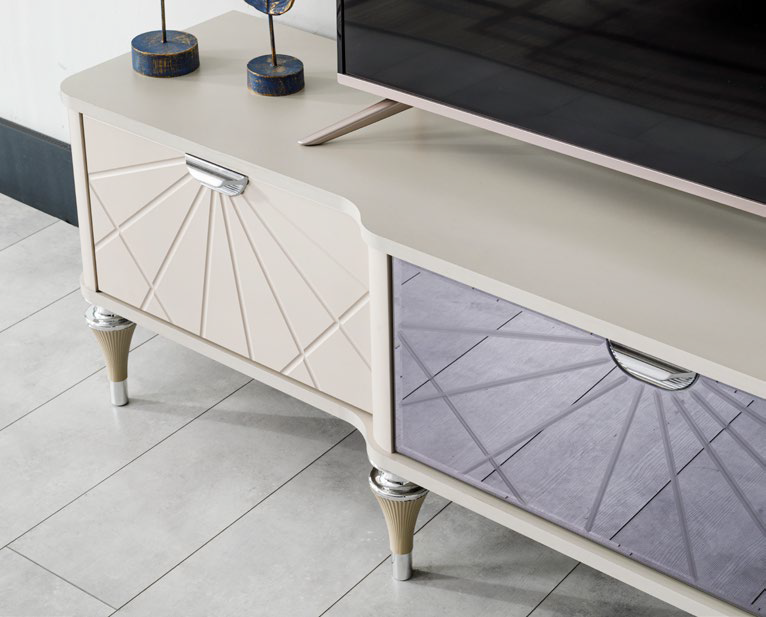 Berlin Esszimmer, luxuriös, goldene & Silberne Details, auch Couchtisch und TV-Schrank