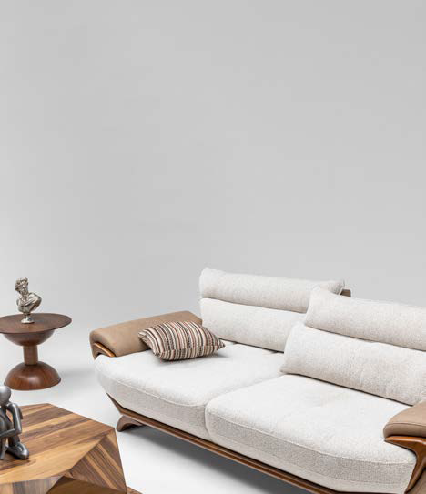 Leon-Sofagarnitur; edle Qualität und Eleganz durch Holzdetails; Naturbelassen