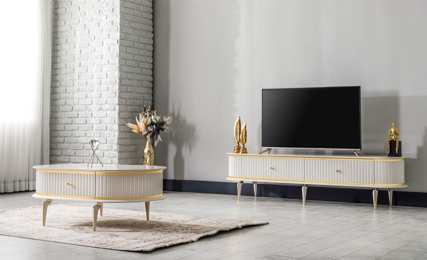Madrid Esszimmer, luxuriös, goldene Details, ovaler Esstisch in geschwungenen Linien,  auch Couchtisch und TV-Schrank